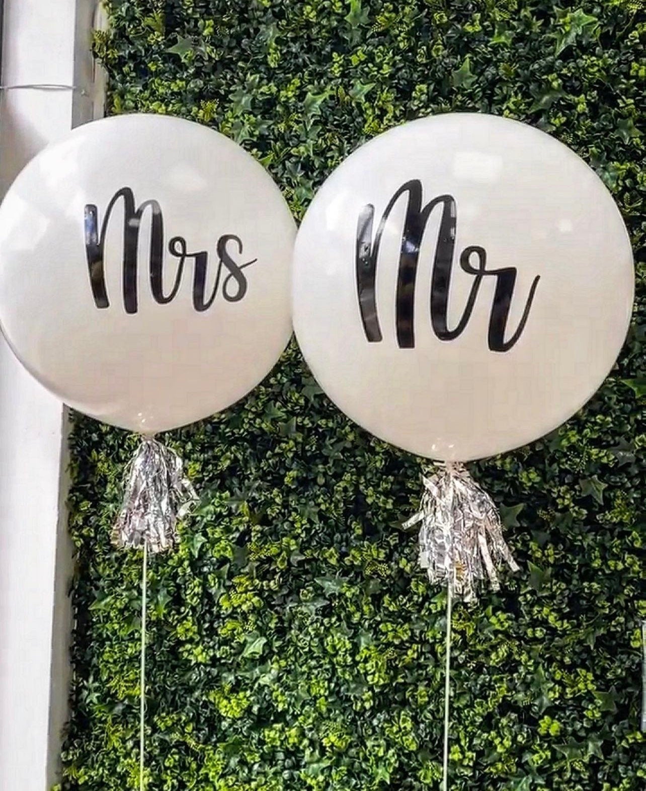 Mr & Mrs Balloon Customised Balloon / Perfect for a Newly Wed / Personalised to your choice / Next Day Delivery