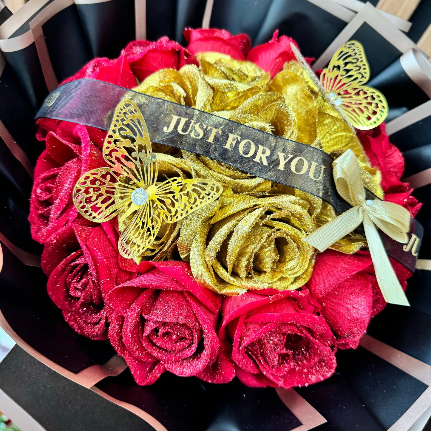 Gold Queen Glitter Roses