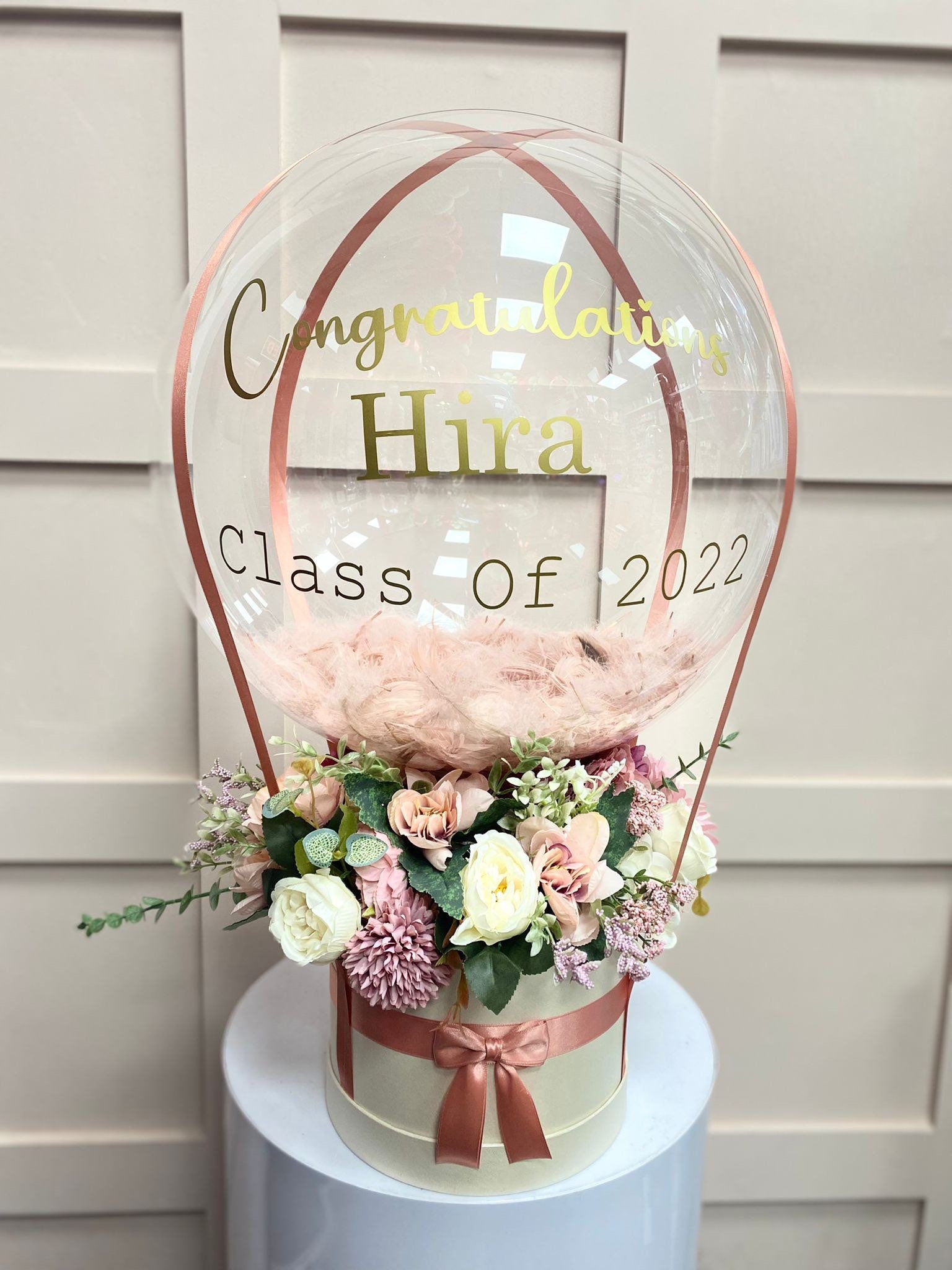 Graduation Balloon x Flower Bouquet Customised Balloon / Perfect for aCelebrate any special occasion or event with our Personalised Balloons – these will arrive to deliver happiness and delight for all ages.

Create the perfect surprisBalloon land uk ltdBalloon land uk ltd