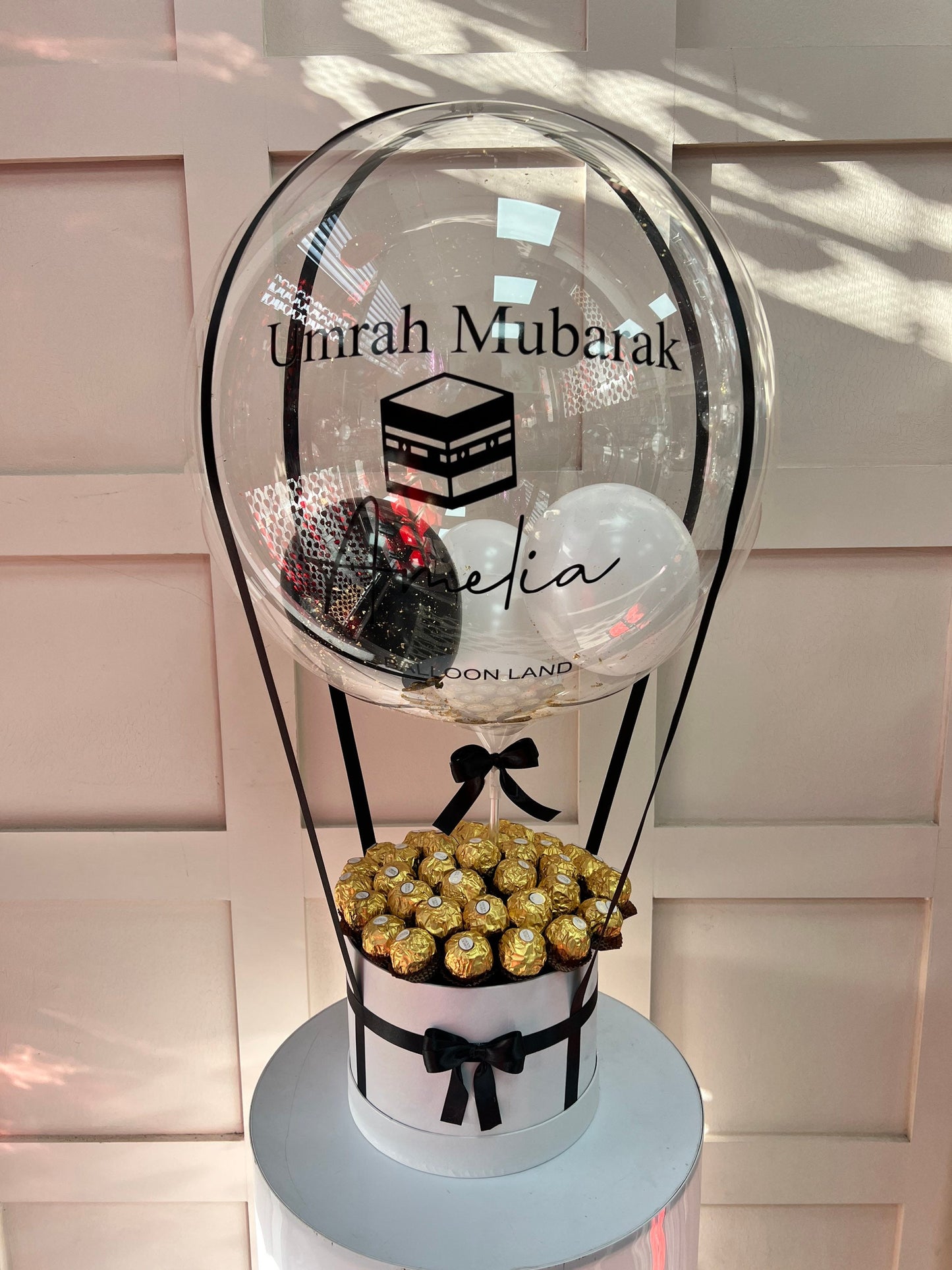 Umrah Mubarak Balloon x Chocolate Bouquet / Perfect for a Umrah ReturnCelebrate any special occasion or event with our Personalised Balloons – these will arrive to deliver happiness and delight for all ages.

Create the perfect surprisBalloon land uk ltdBalloon land uk ltd