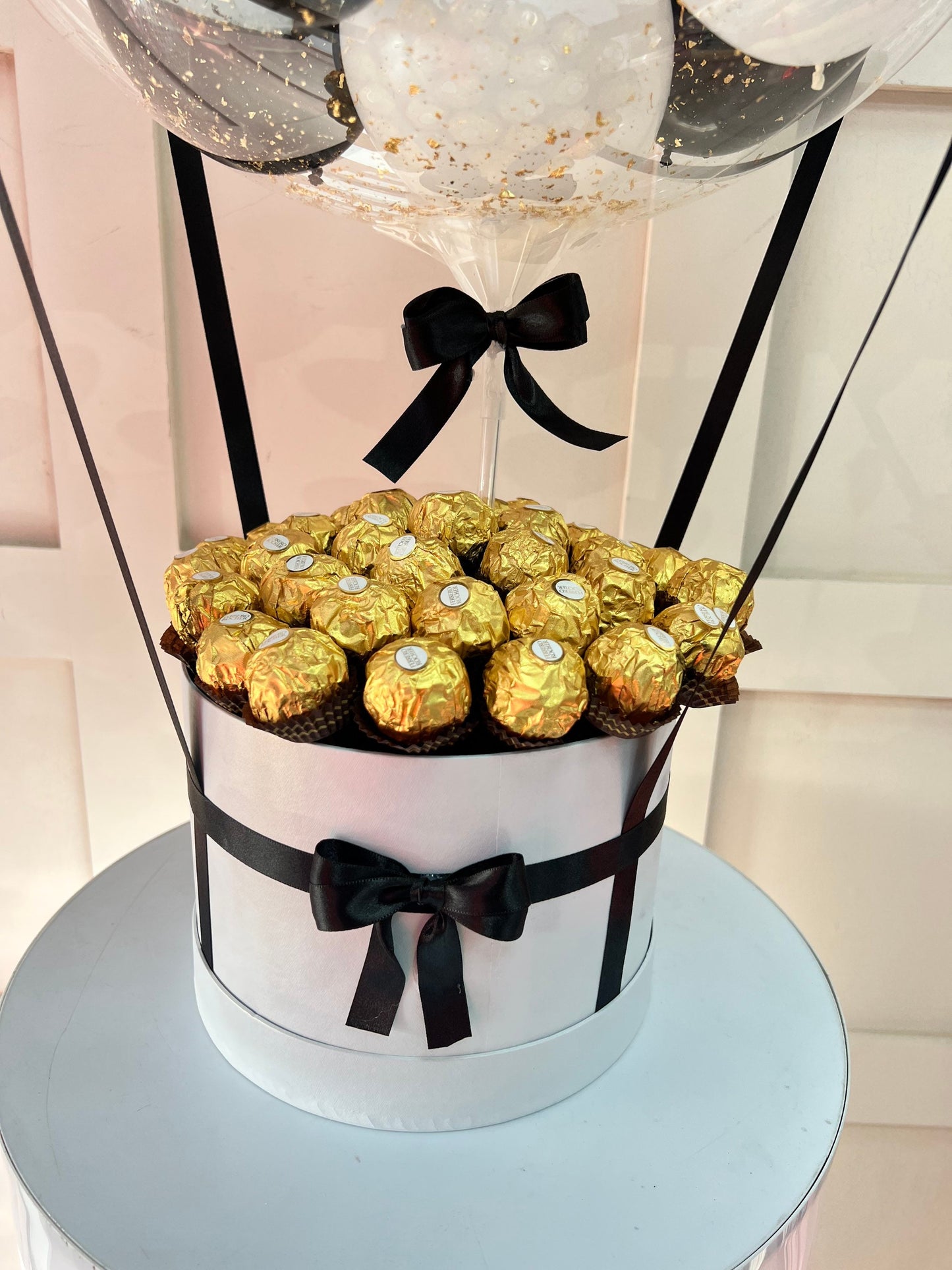 Umrah Mubarak Balloon x Chocolate Bouquet / Perfect for a Umrah ReturnCelebrate any special occasion or event with our Personalised Balloons – these will arrive to deliver happiness and delight for all ages.

Create the perfect surprisBalloon land uk ltdBalloon land uk ltd