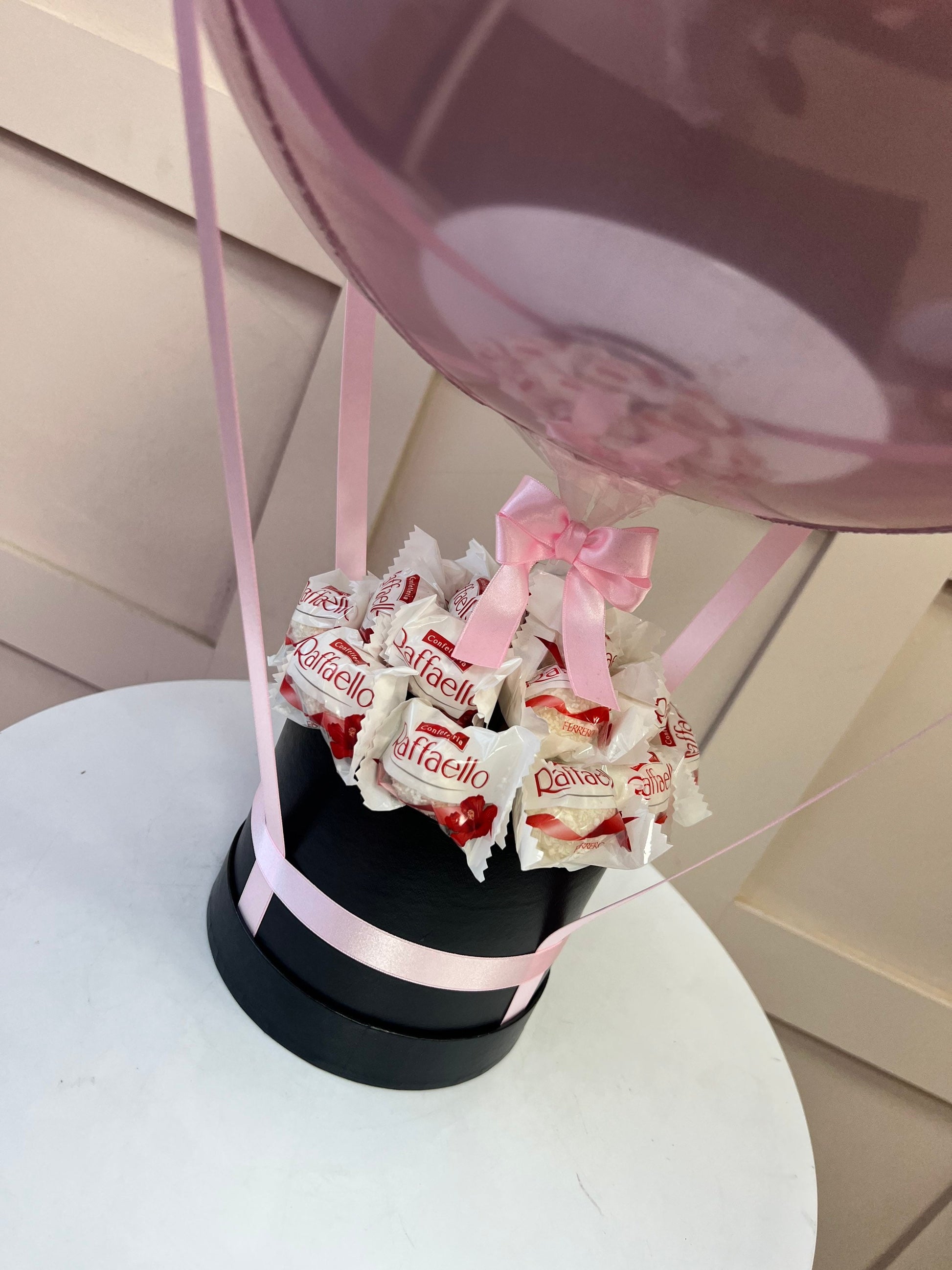 Mothersday balloon hot air balloon with chocolateCelebrate any special occasion or event with our Personalised Balloons – these will arrive to deliver happiness and delight for all ages.

Create the perfect surprisBalloon land uk ltdBalloon land uk ltd