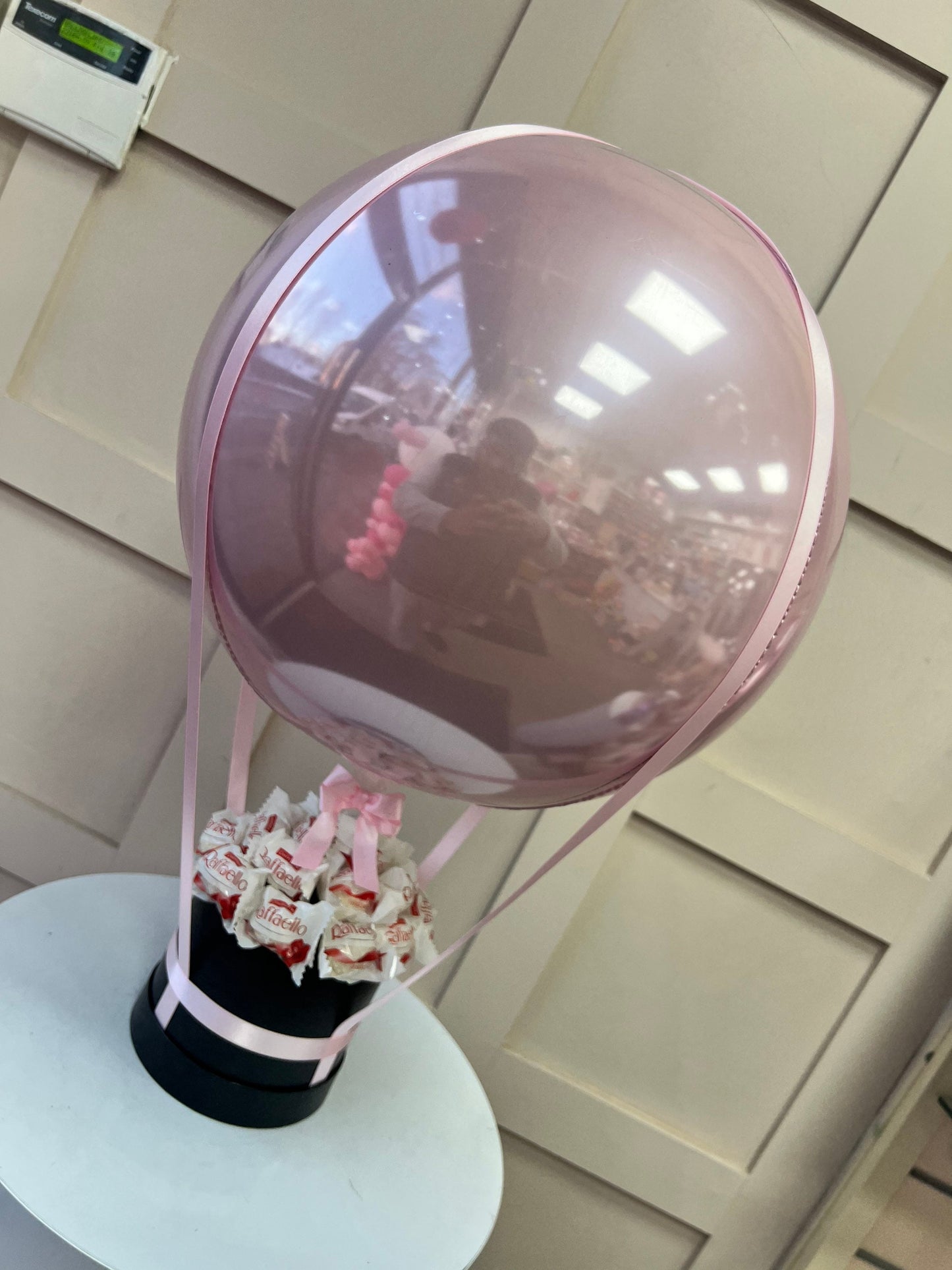 Mothersday balloon hot air balloon with chocolateCelebrate any special occasion or event with our Personalised Balloons – these will arrive to deliver happiness and delight for all ages.

Create the perfect surprisBalloon land uk ltdBalloon land uk ltd